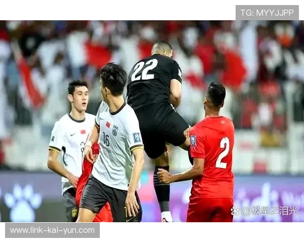 冠军球队庆祝巡游引来市民自发参与，冠军球址汇