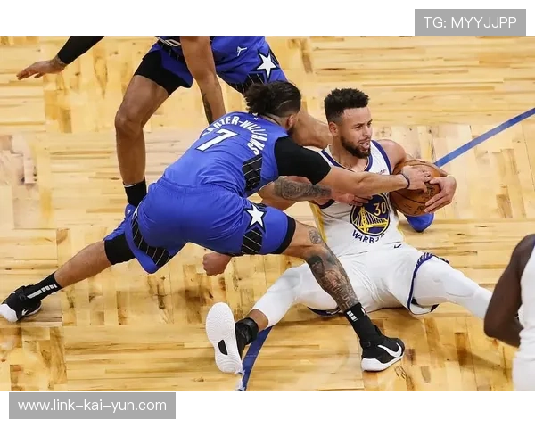 勇士防守反击,下半场完成逆转